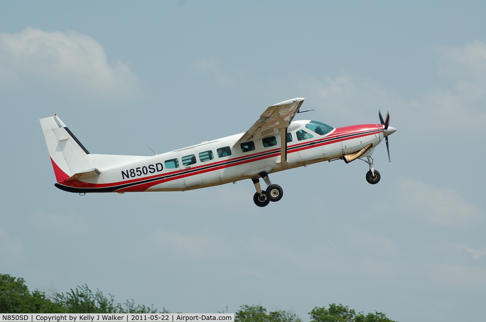 N850SD, 1997 Cessna 208B Grand Caravan C/N 208B-0629, Hauling skydivers to 12,000 feet.