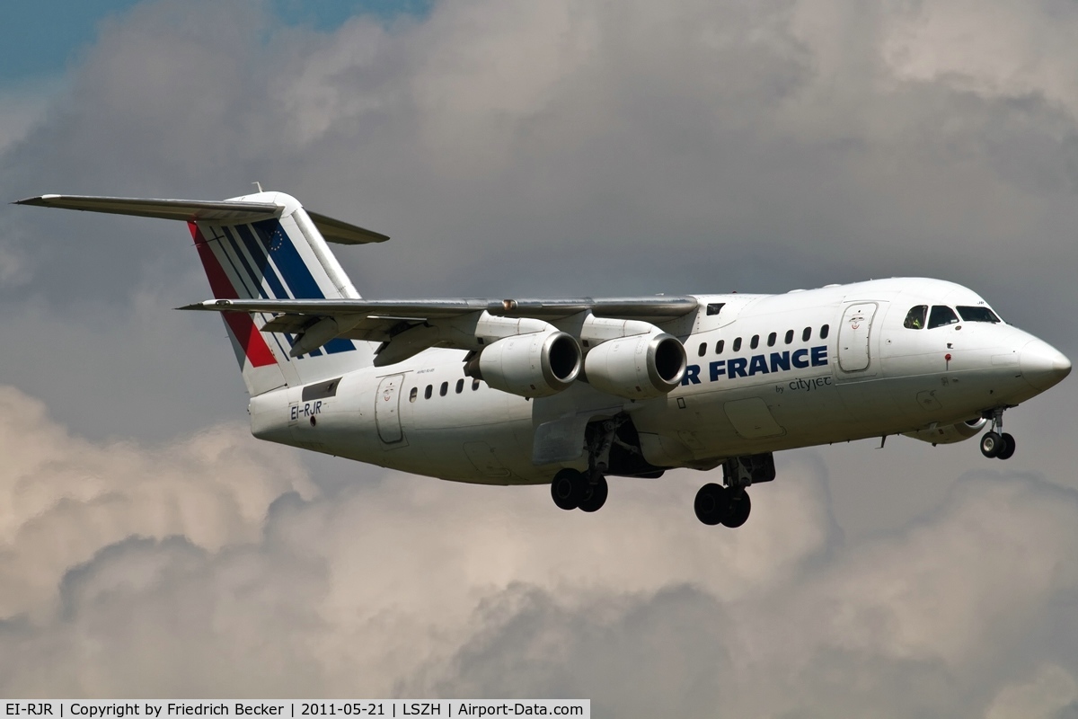 EI-RJR, 2000 British Aerospace Avro 146-RJ85A C/N E2364, on final RW14