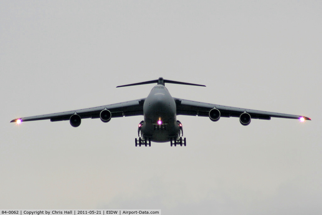 84-0062, 1986 Lockheed C-5B Galaxy C/N 500-0086, on approach to RW28 at Dublin airport