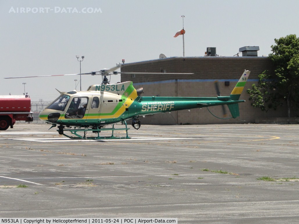 N953LA, Eurocopter AS-350B-2 Ecureuil Ecureuil C/N 4990, Parked on the northwest helipad waiting call out