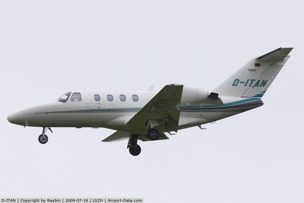 D-ITAN, 2000 Cessna 525 CitationJet CJ1 C/N 525-0399, Landing on rwy 16