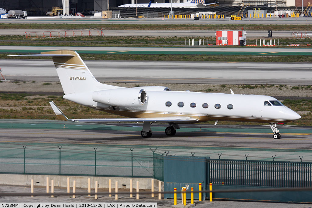 N728MM, 2008 Gulfstream Aerospace GIV-X (G450) C/N 4147, N728MM taxiing to the FBO after arrival from Las Vegas McCarran Int'l (KLAS).