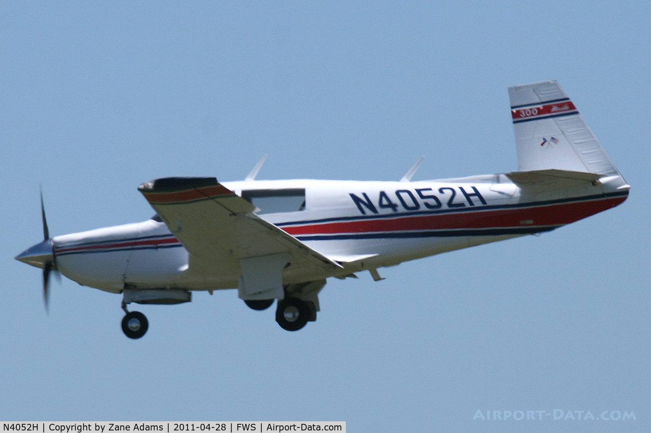 N4052H, 1980 Mooney M20J 201 C/N 24-1022, Landing at Spinks Airport - Fort Worth, TX