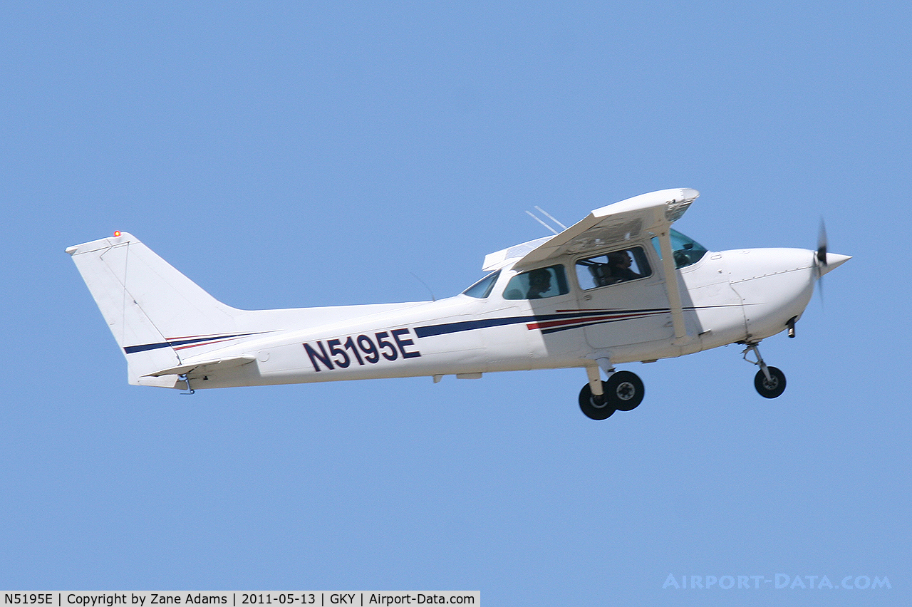 N5195E, 1978 Cessna 172N C/N 17271764, At Arlington Municipal