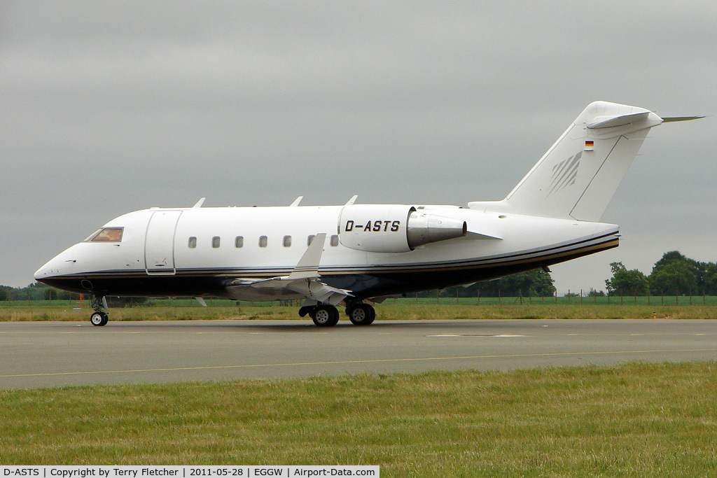 D-ASTS, 1998 Bombardier Challenger 604 (CL-600-2B16) C/N 5378, Bombardier Challenger 604, c/n: 5378 at Luton