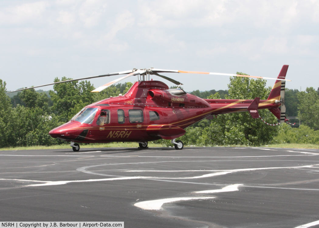 N5RH, 2002 Bell 430 C/N 49093, STANDING BY AT THE CHARLOTTE MOTOR SPEEDWAY
