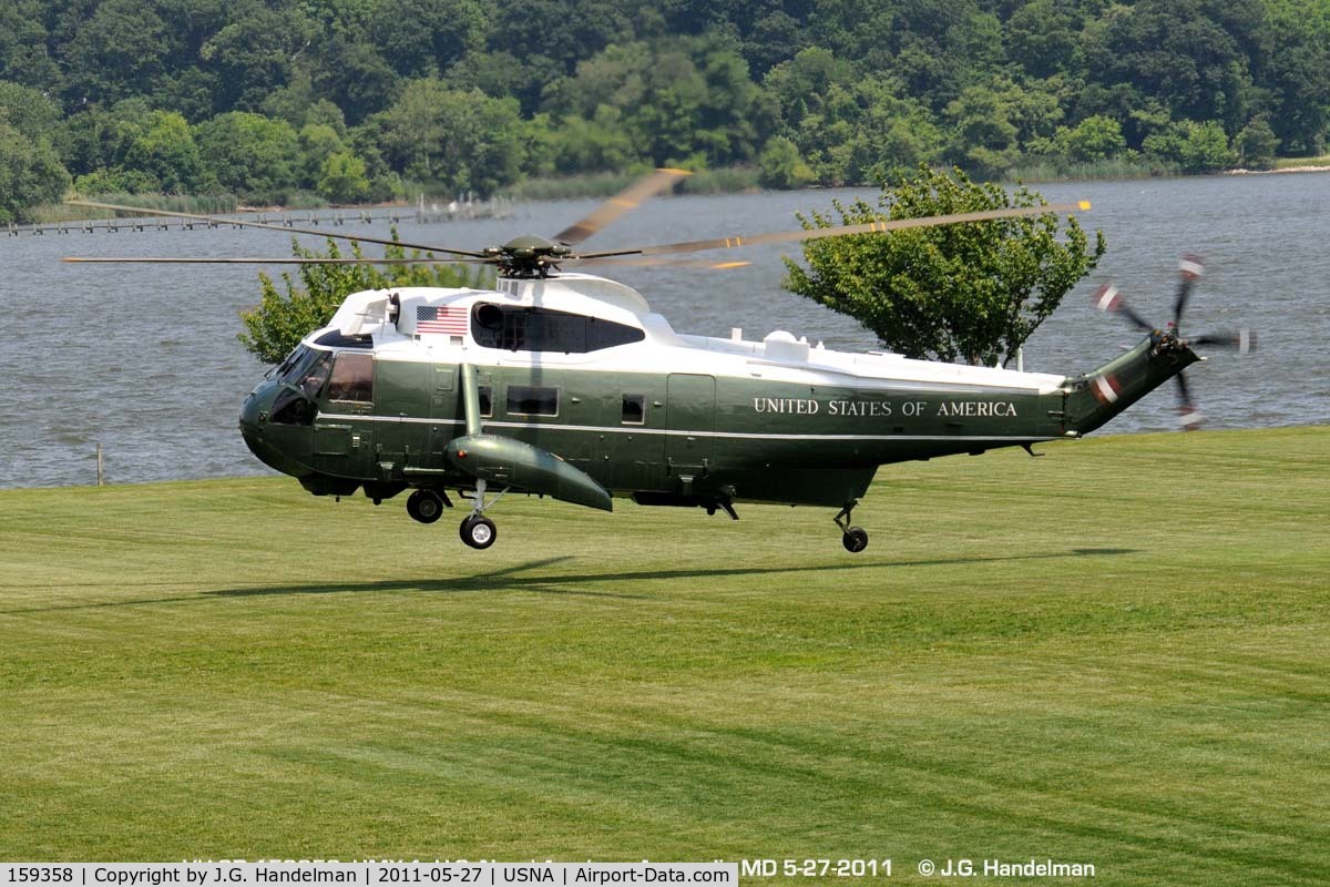 159358, Sikorsky VH-3D Sea King C/N 61732, lift off at USNA