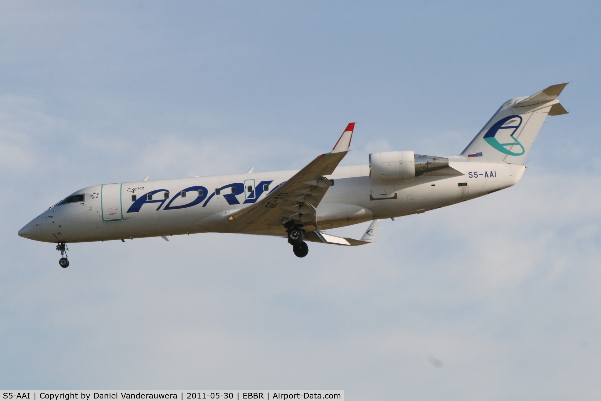 S5-AAI, 1998 Canadair CRJ-200LR (CL-600-2B19) C/N 7248, Arrival of flight JP376 to RWY 25L