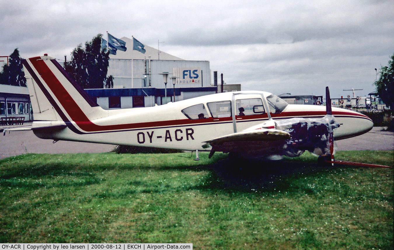 OY-ACR, 1963 Piper PA-23-250 Aztec B C/N 27-2325, Outside HG CPH South 12.8.00