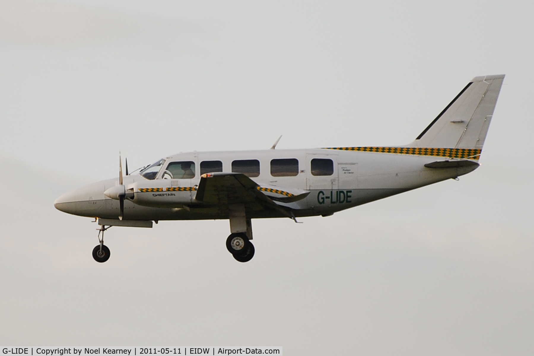 G-LIDE, 1978 Piper PA-31-350 Navajo Chieftain Chieftain C/N 31-7852156, Landing Rwy 28