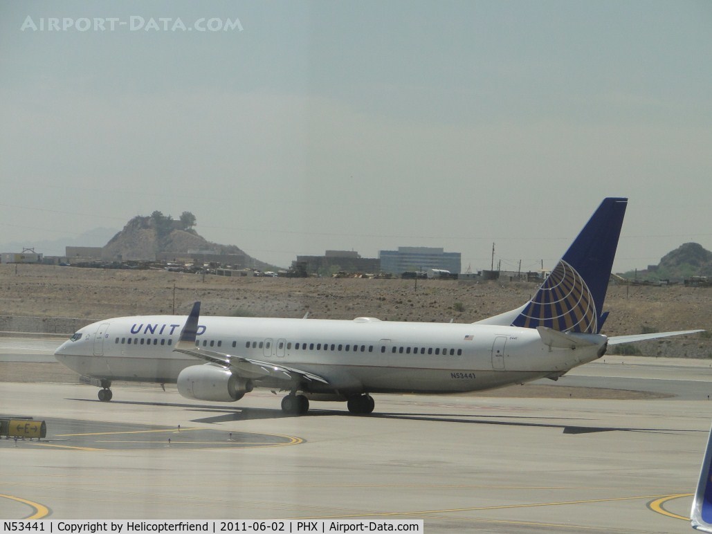 N53441, 2009 Boeing 737-924/ER C/N 30131, Taxiing for take off at runway 25R