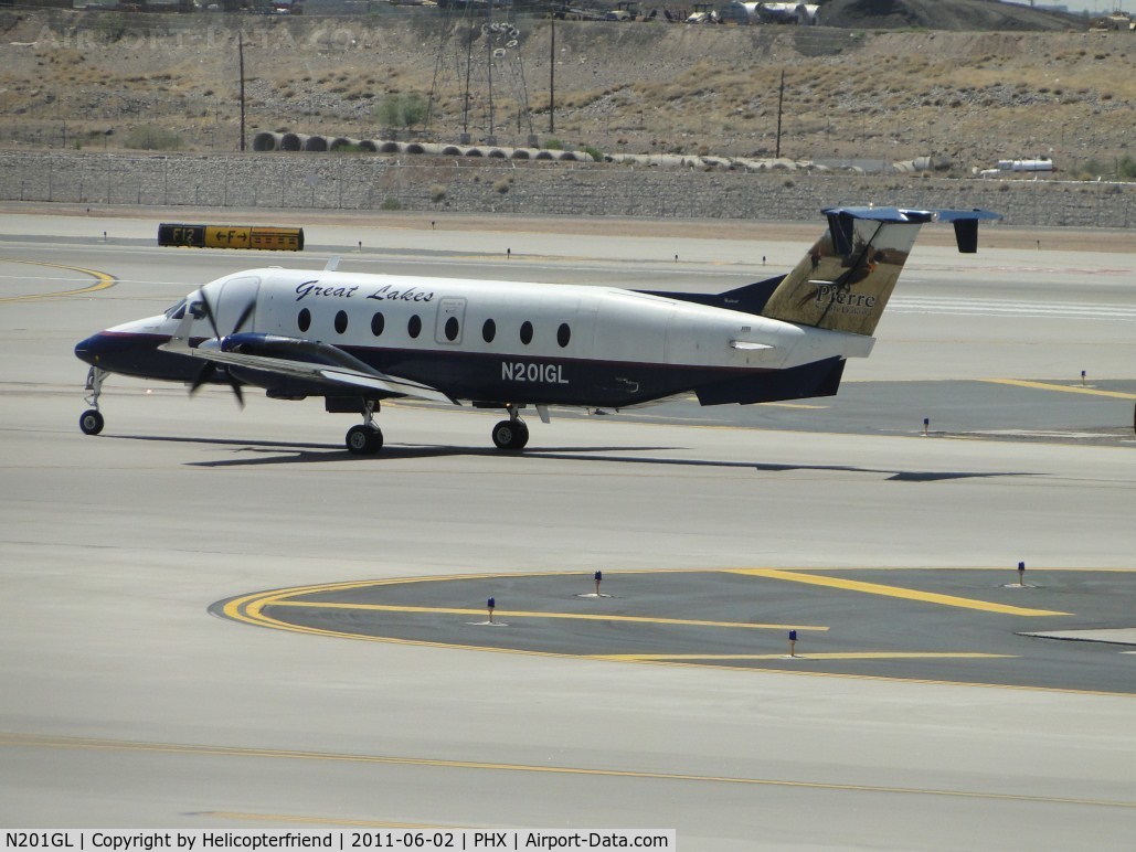N201GL, 1996 Beech 1900D C/N UE-201, Taxiing for take off at runway 25R