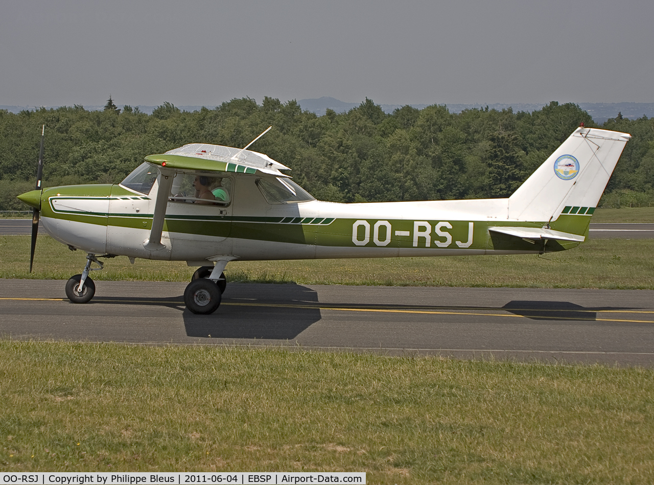 OO-RSJ, Reims FA150L C/N FA150 0110, Taxiing to parking stand.