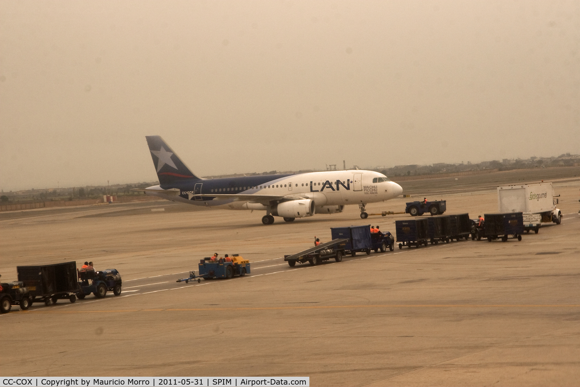 CC-COX, 2003 Airbus A319-132 C/N 2096, LAN's A319 generates a traffic jam at Jorge Chavez