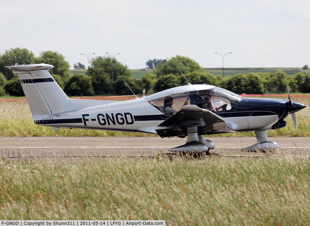 F-GNGD, 1989 Robin R-3000-160 C/N 135, Landing rwy 26