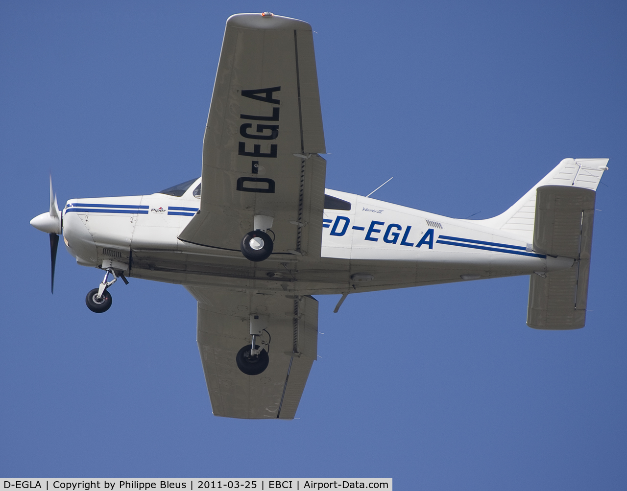 D-EGLA, 2005 Piper PA-28-161 Warrior III C/N 2842251, Little warrior on short final rwy 25