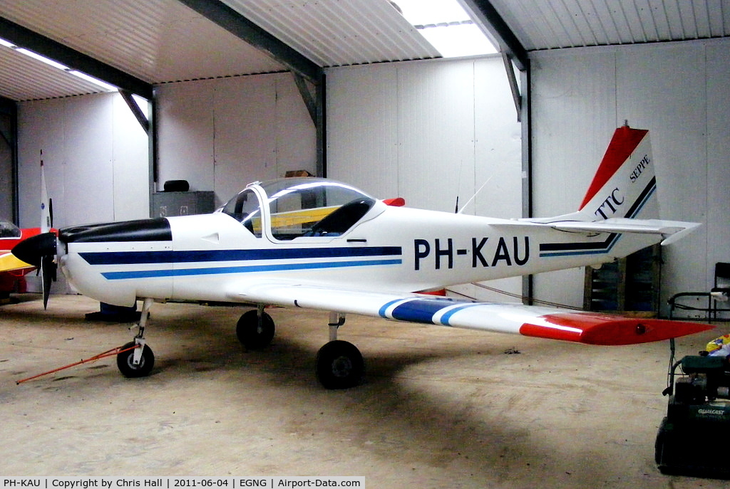 PH-KAU, 1987 Slingsby T-67M-200 Firefly C/N 2040, hangared at Bagby Airfield, Yorkshire