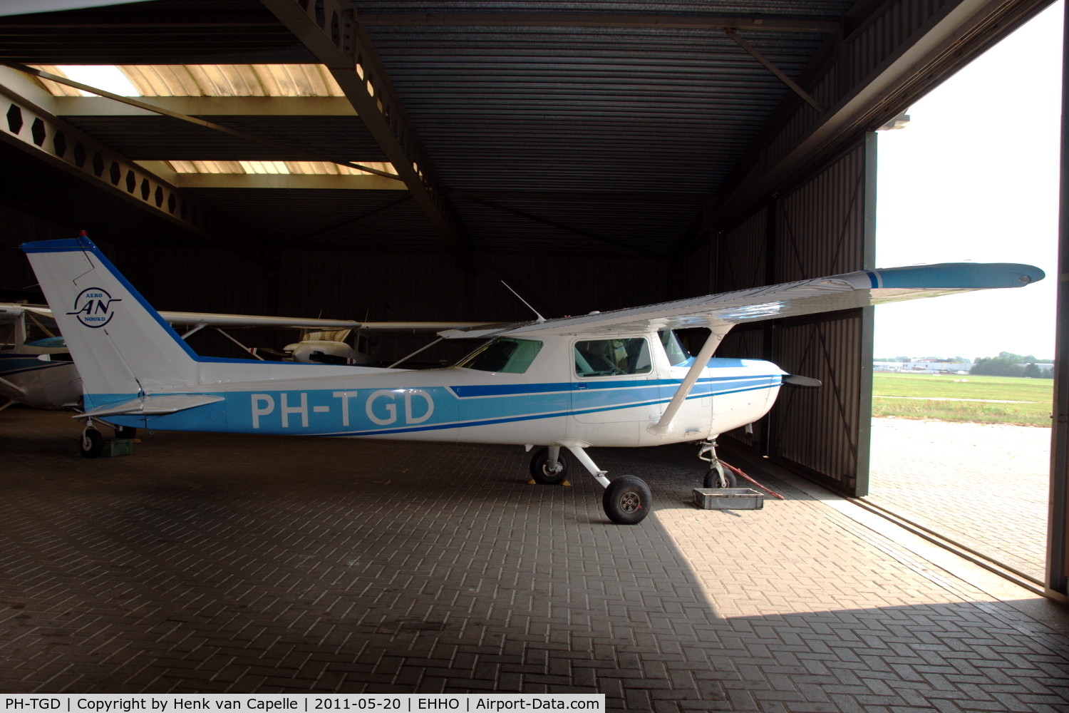 PH-TGD, Cessna 152 C/N 15285960, Cessna 152 inside rthe Aero Noord hangar at Hoogeveen airfield.