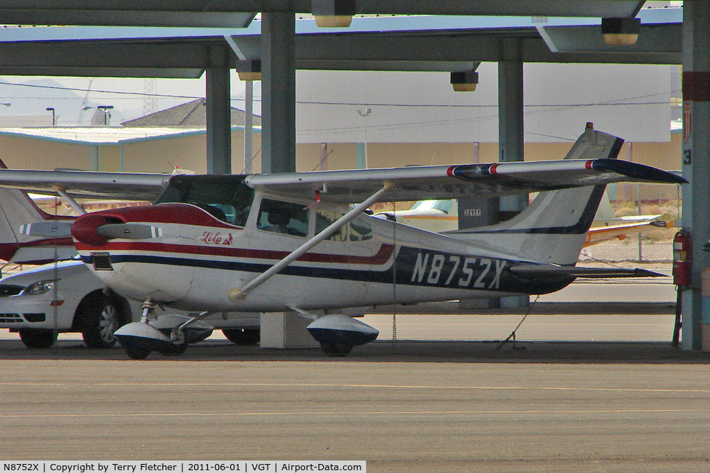 N8752X, 1961 Cessna 182D Skylane C/N 18253152, 1961 Cessna 182D, c/n: 18253152 in the shade at North Las Vegas