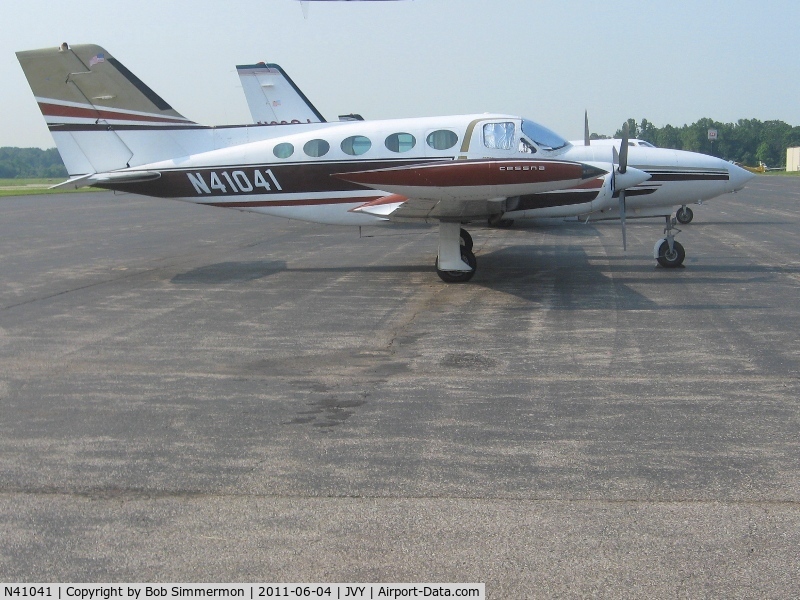 N41041, 1973 Cessna 421B Golden Eagle C/N 421B0412, On the ramp at Jeffersonville, Indiana