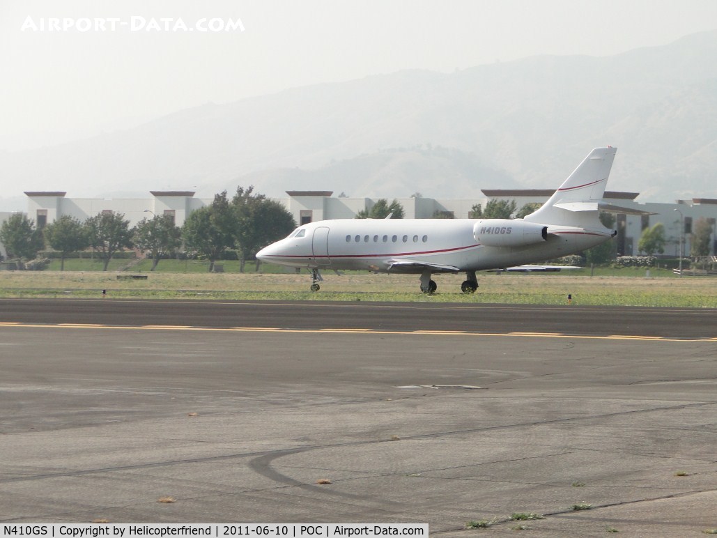 N410GS, 2000 Dassault Falcon 2000 C/N 112, Rolling westbound runway 26L for take off
