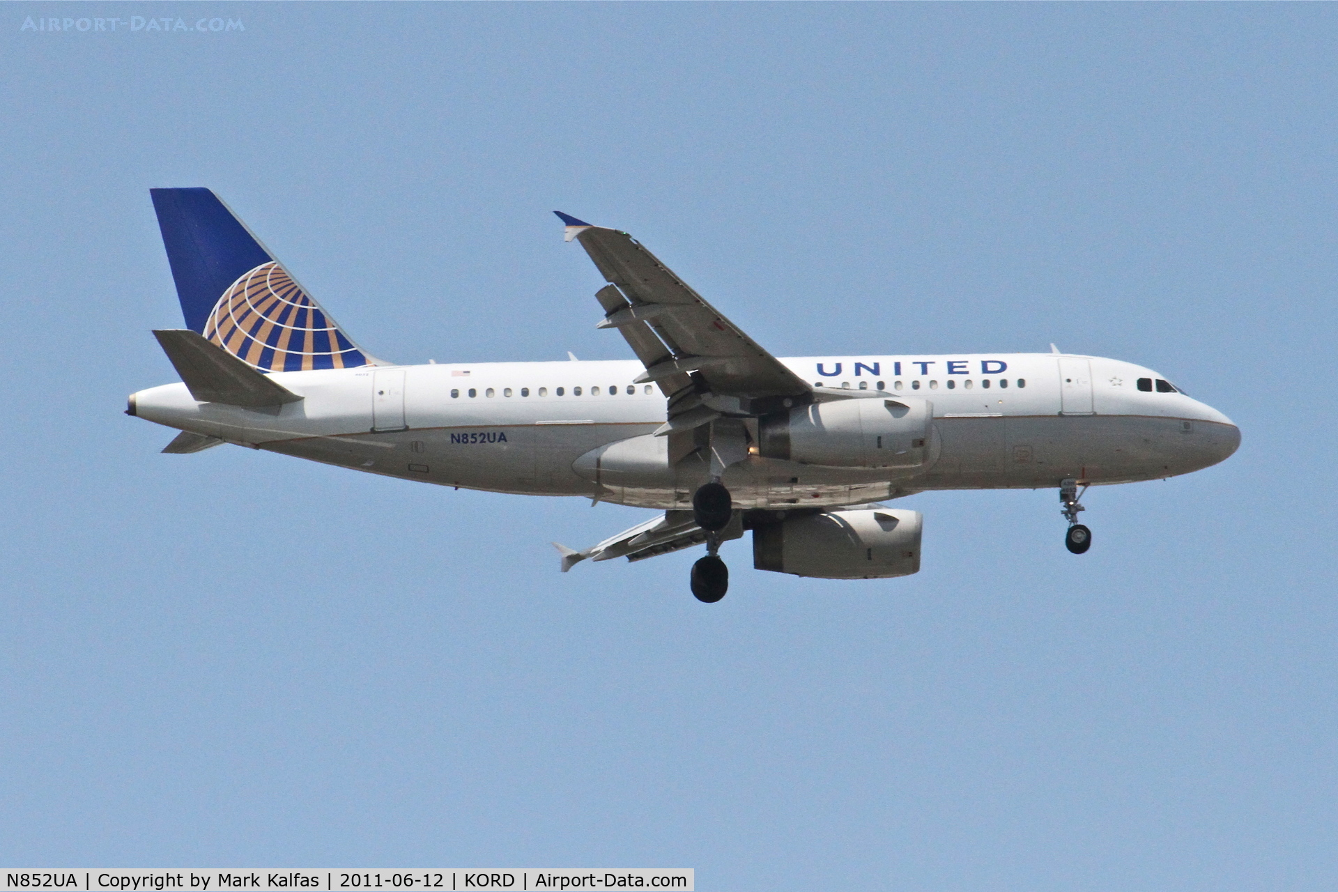 N852UA, 2002 Airbus A319-131 C/N 1671, United Airlines Airbus A319-131, UAL856 arriving from KDSM, RWY 10 approach KORD.
