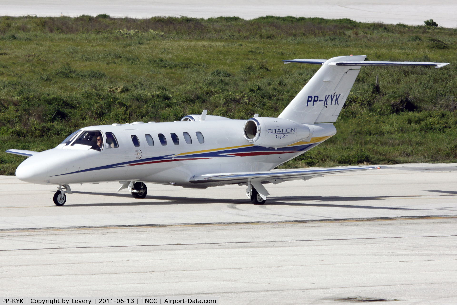 PP-KYK, Cessna 525A CitationJet CJ2+ C/N 525A-0463, Taxing to rwy 11