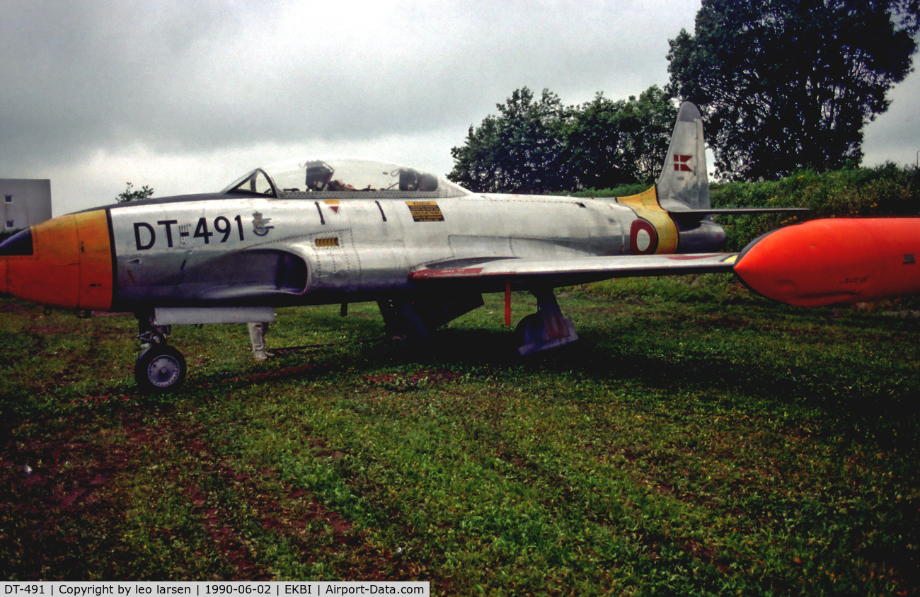 DT-491, Lockheed T-33A Shooting Star C/N 580-5786, T-33A outside Mobilium Museum Billund 2.6.1990