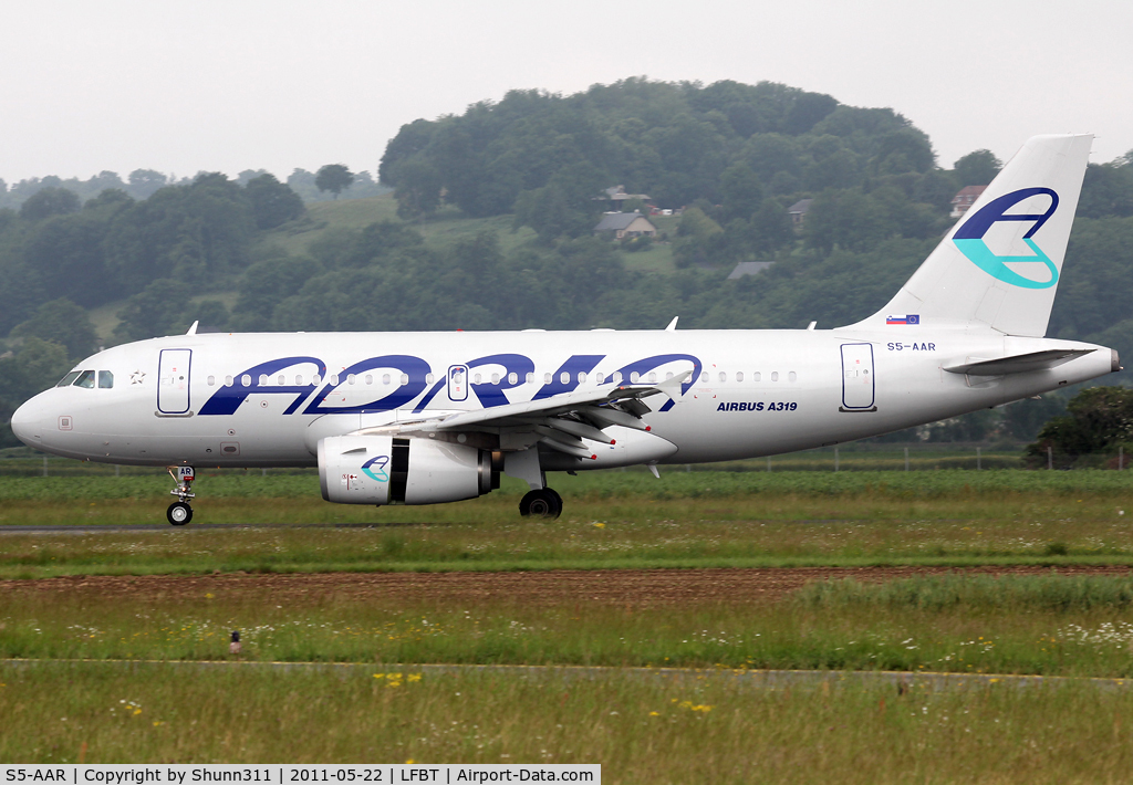 S5-AAR, 2010 Airbus A319-132 C/N 4301, Landing rwy 20