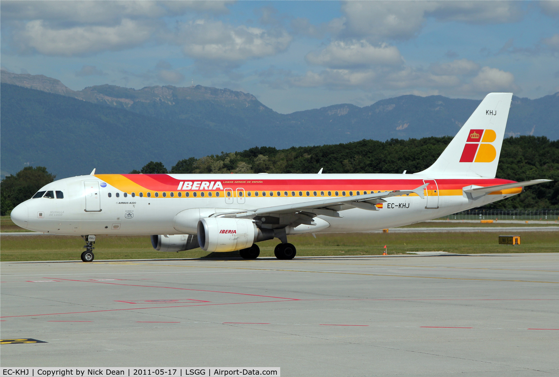 EC-KHJ, 2004 Airbus A320-214 C/N 2347, LSGG/GVA