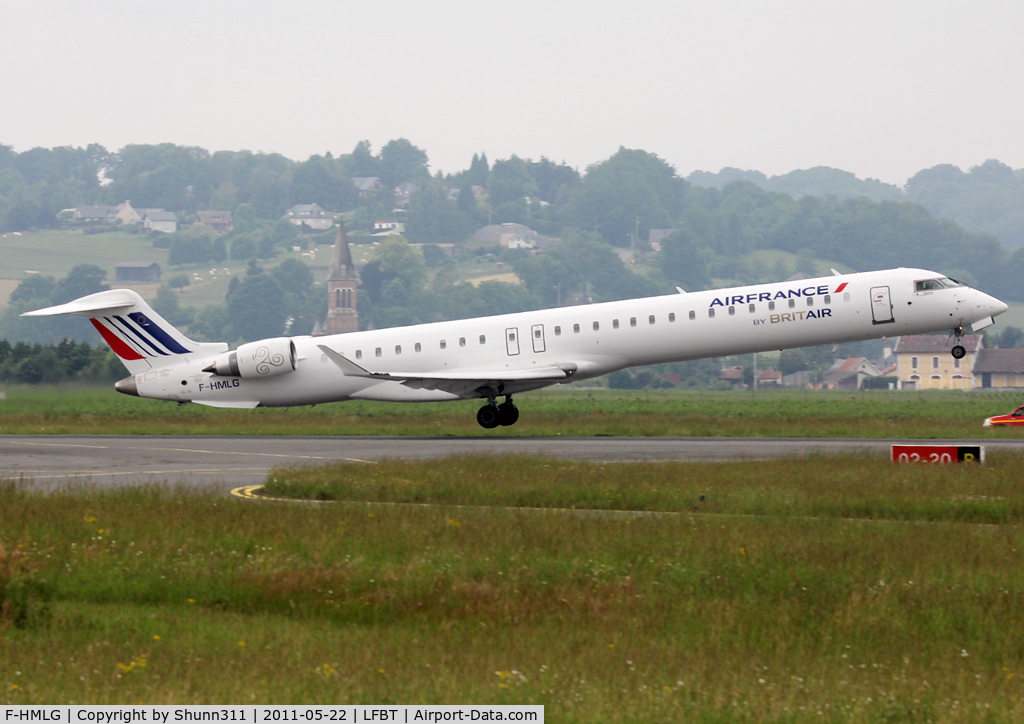 F-HMLG, 2011 Bombardier CRJ-1000EL NG (CL-600-2E25) C/N 19012, Taking off rwy 02