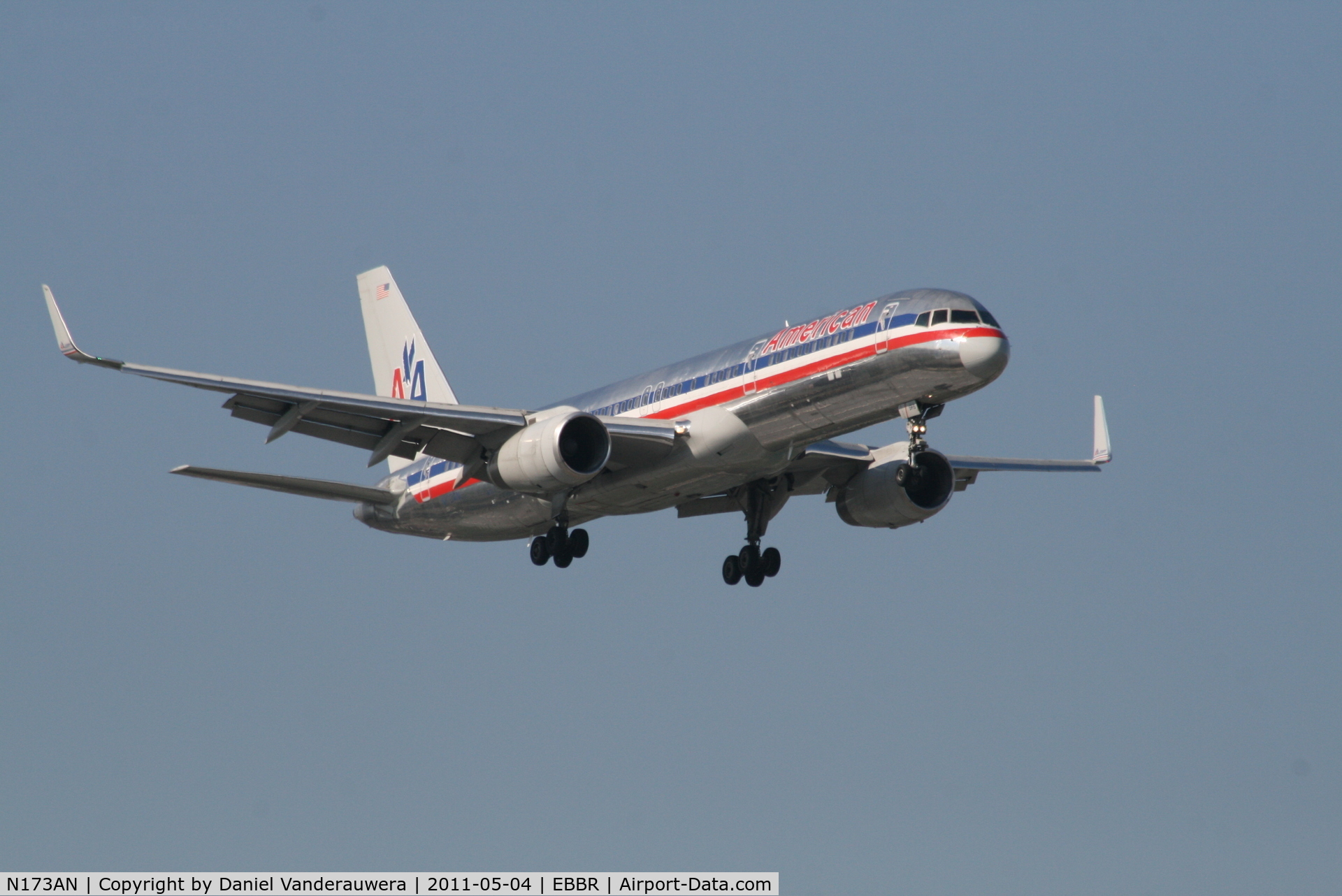 N173AN, 2002 Boeing 757-223 C/N 32399, On approach to RWY 02