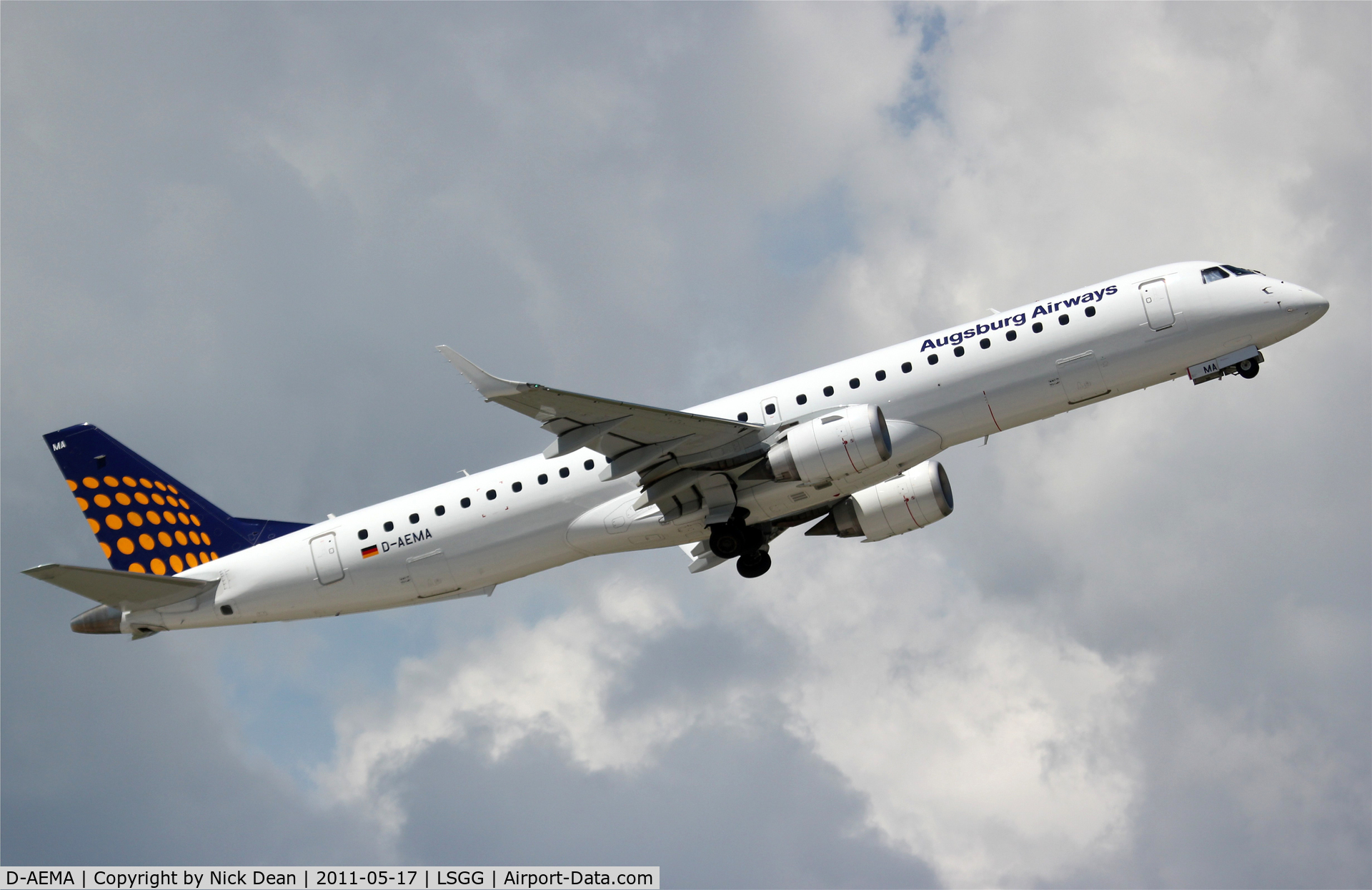 D-AEMA, 2009 Embraer 195LR (ERJ-190-200LR) C/N 19000290, LSGG/GVA