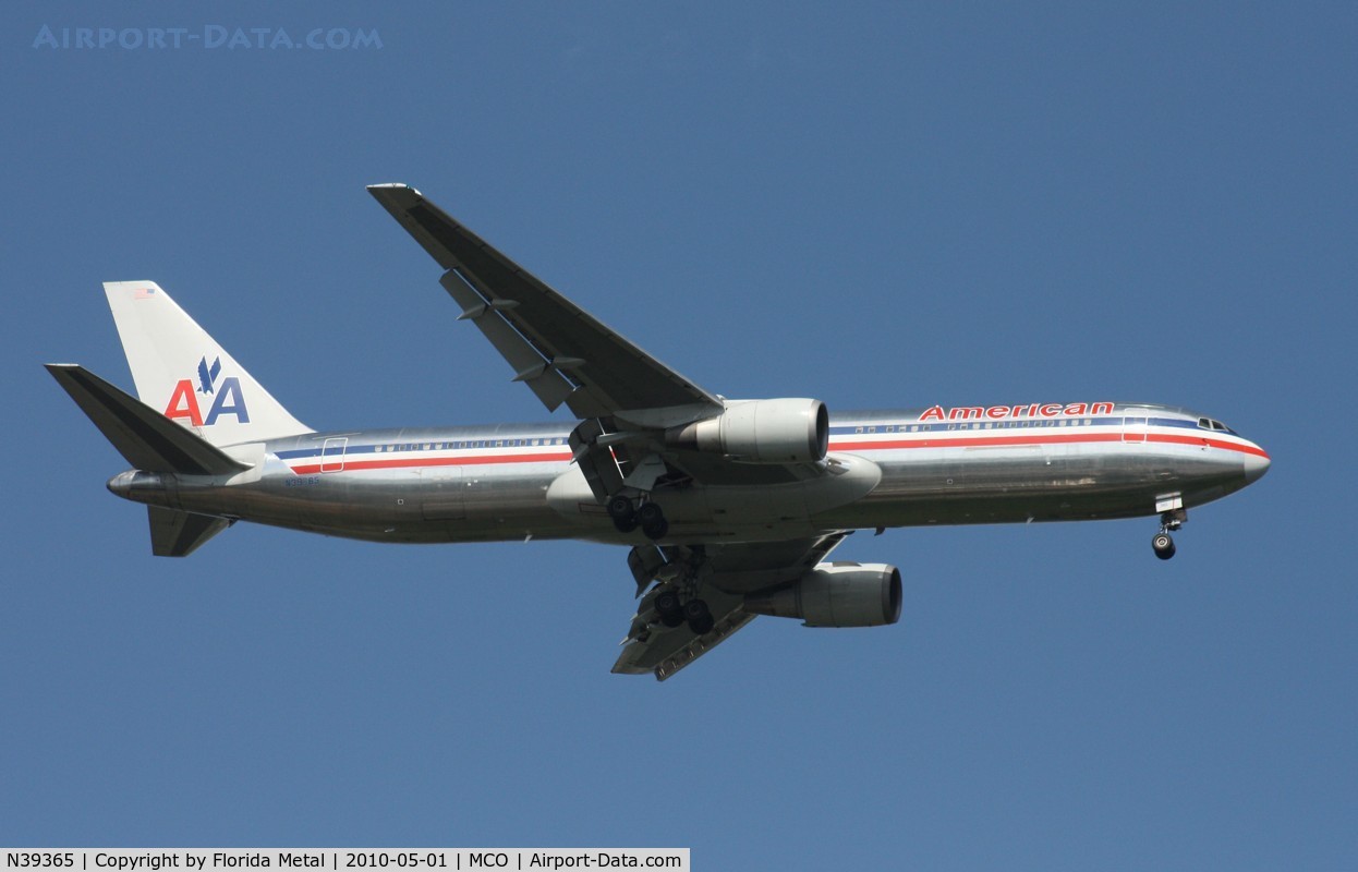N39365, 1988 Boeing 767-323 C/N 24046, American 767