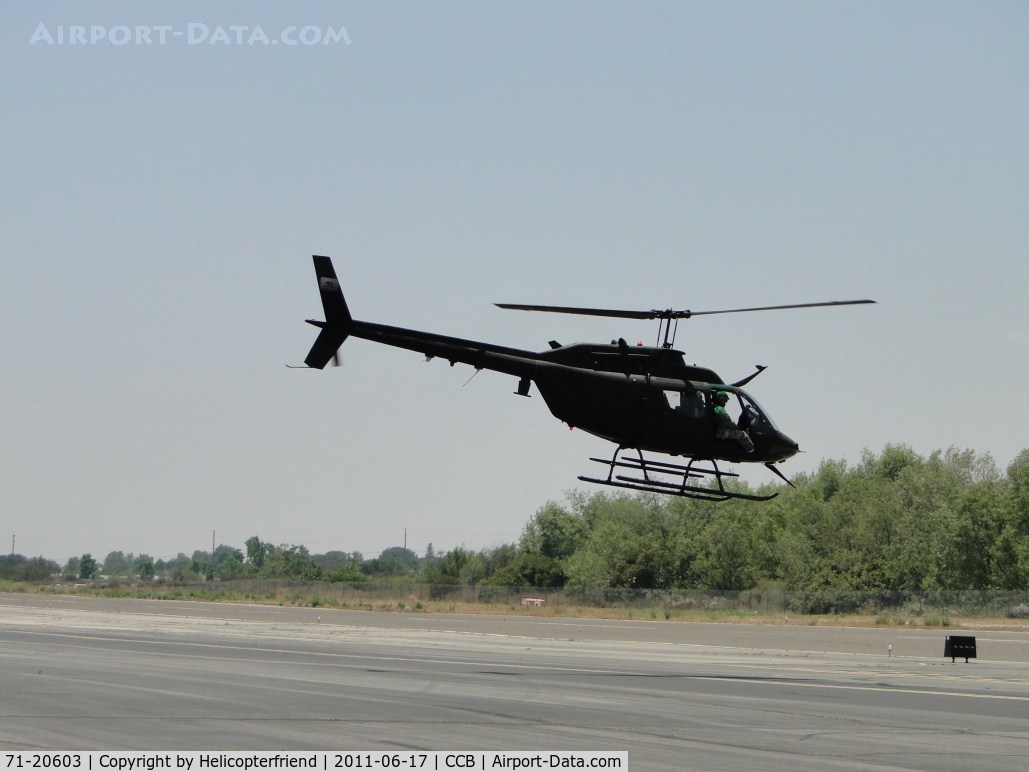 71-20603, 1971 Bell OH-58C Kiowa Scout C/N 41464, Lift off, northbound crossing active runway 24