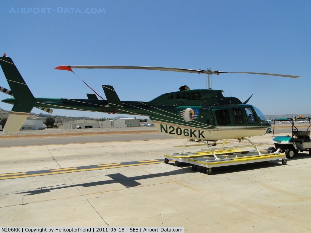 N206KK, Bell 206L-1 LongRanger II C/N 45486, Waiting for crew