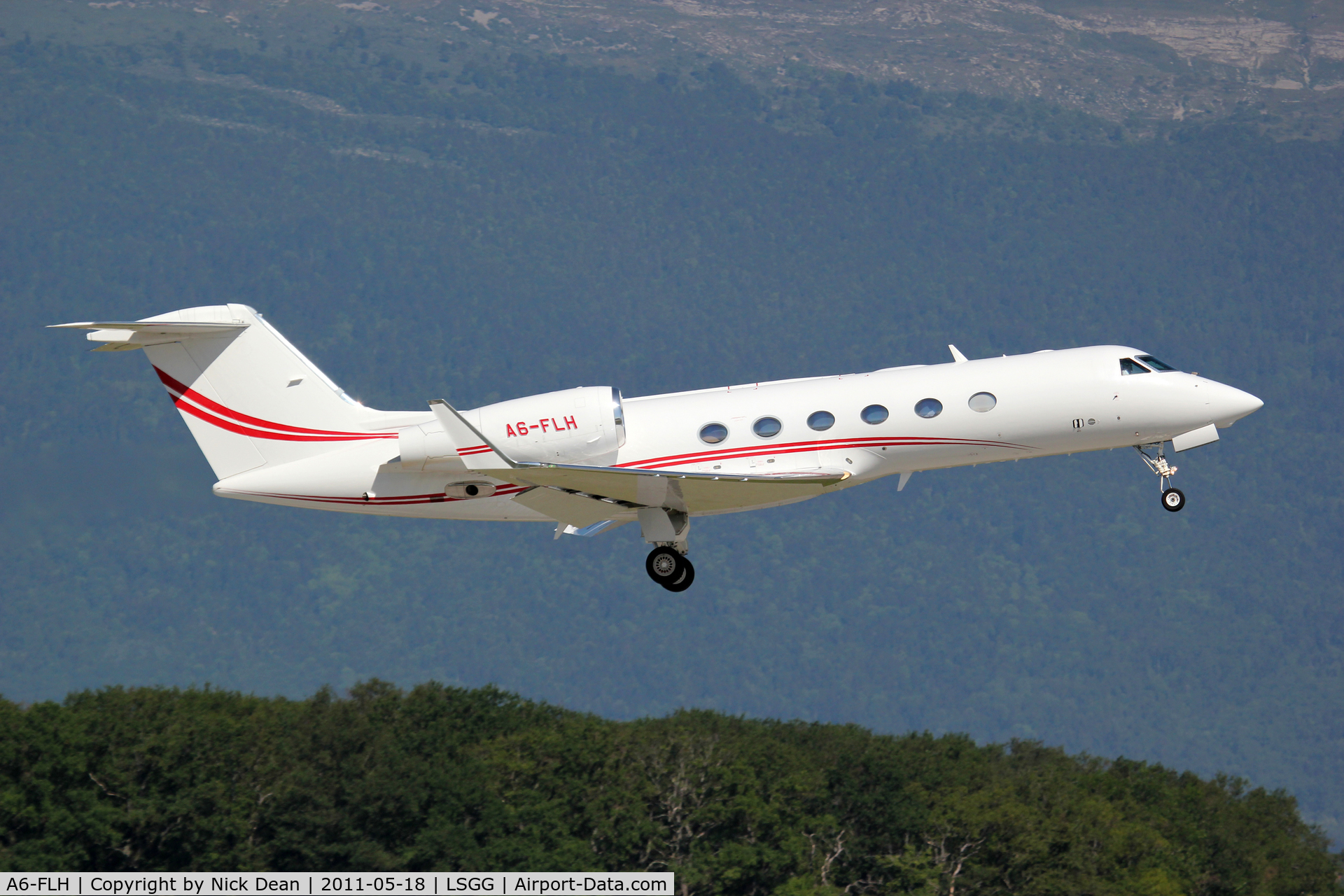 A6-FLH, 2009 Gulfstream Aerospace GIV-X (G450) C/N 4155, LSGG/GVA