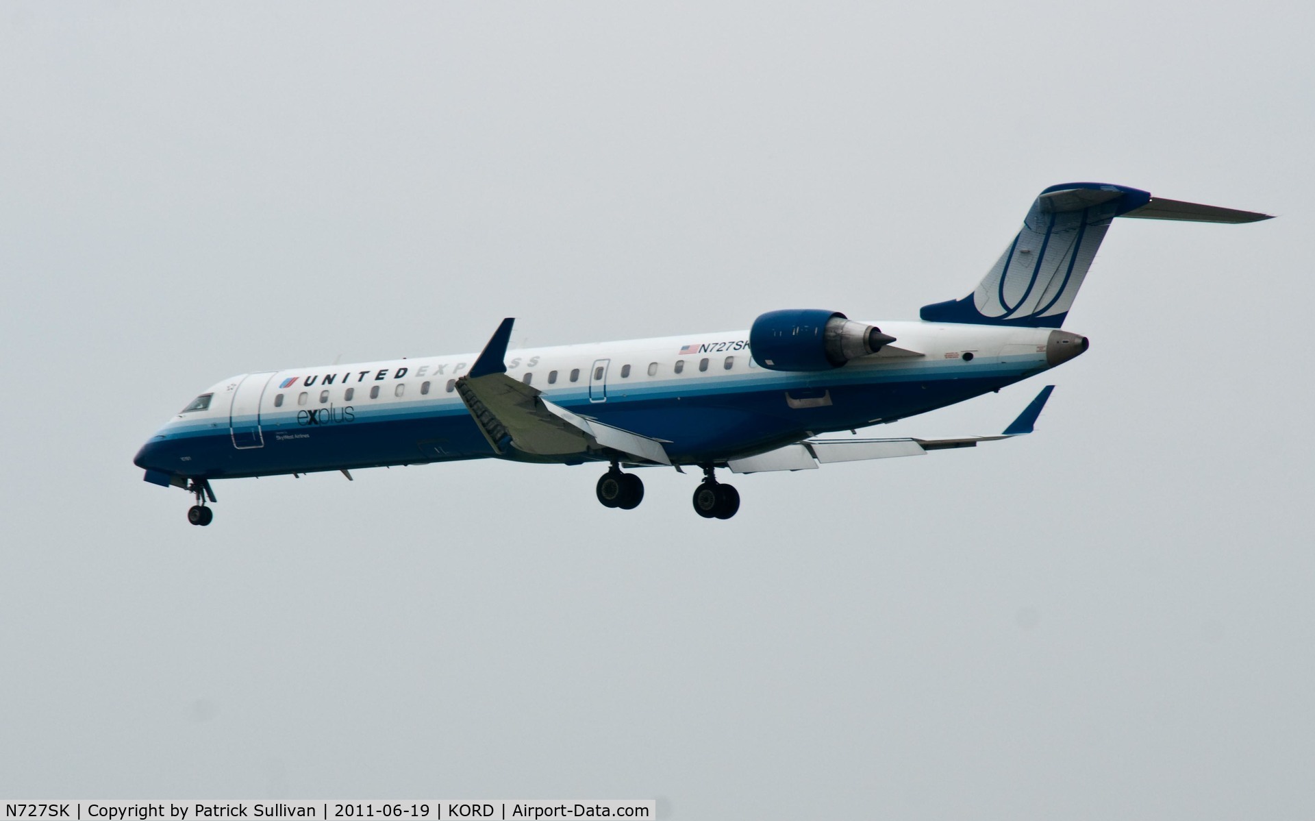 N727SK, 2005 Bombardier CRJ-701ER (CL-600-2C10) Regional Jet C/N 10191, Landing OHare 4R