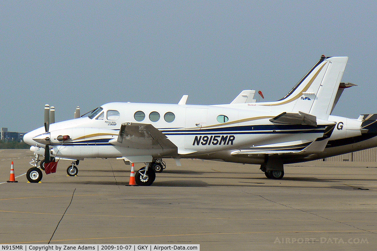 N915MR, 2001 Raytheon Aircraft Company C90A C/N LJ-1637, At Arlington Municipal Airport