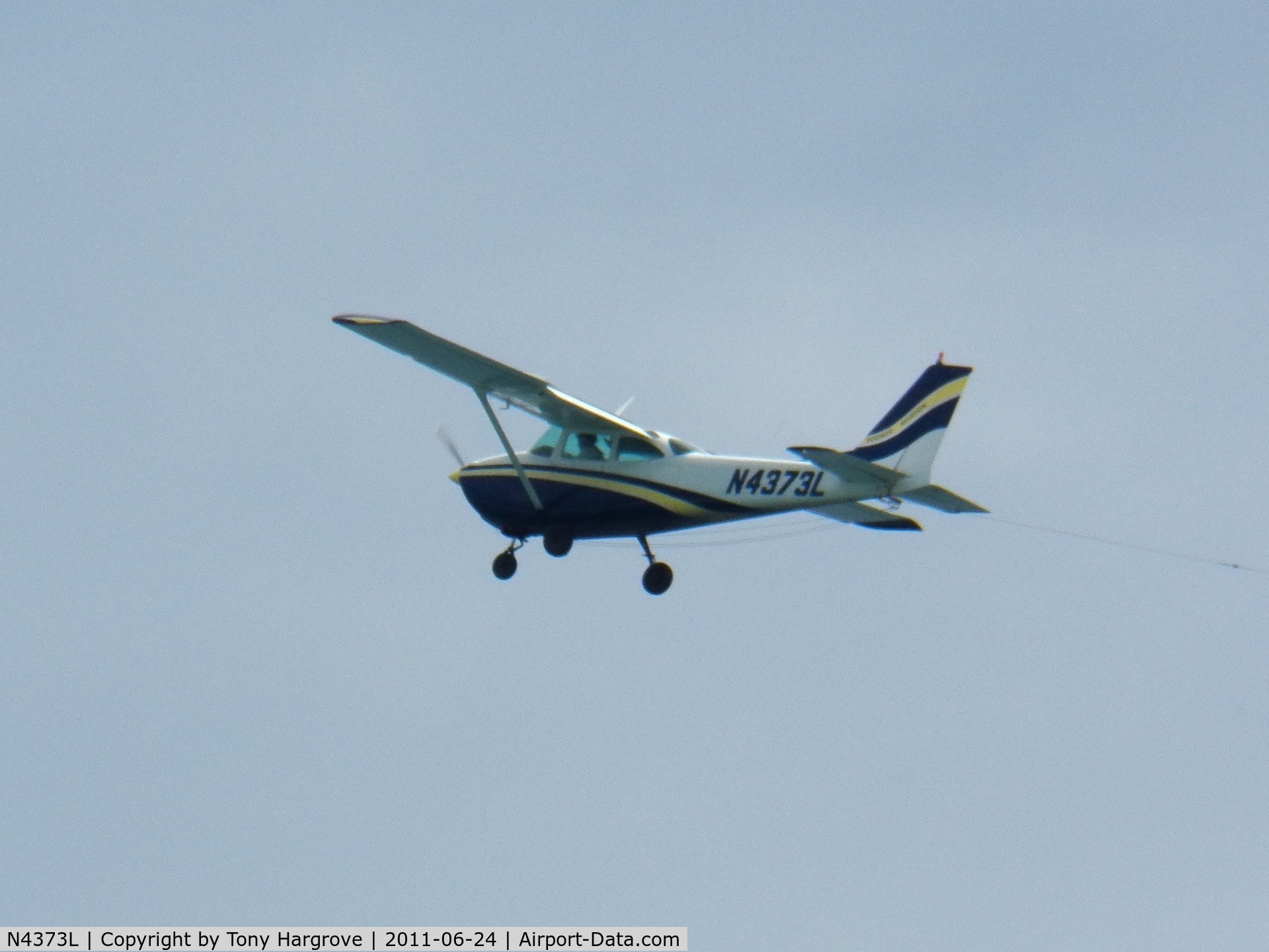 N4373L, 1966 Cessna 172G C/N 17254450, Flying a banner over the Gulf in Panama City Beach, FL