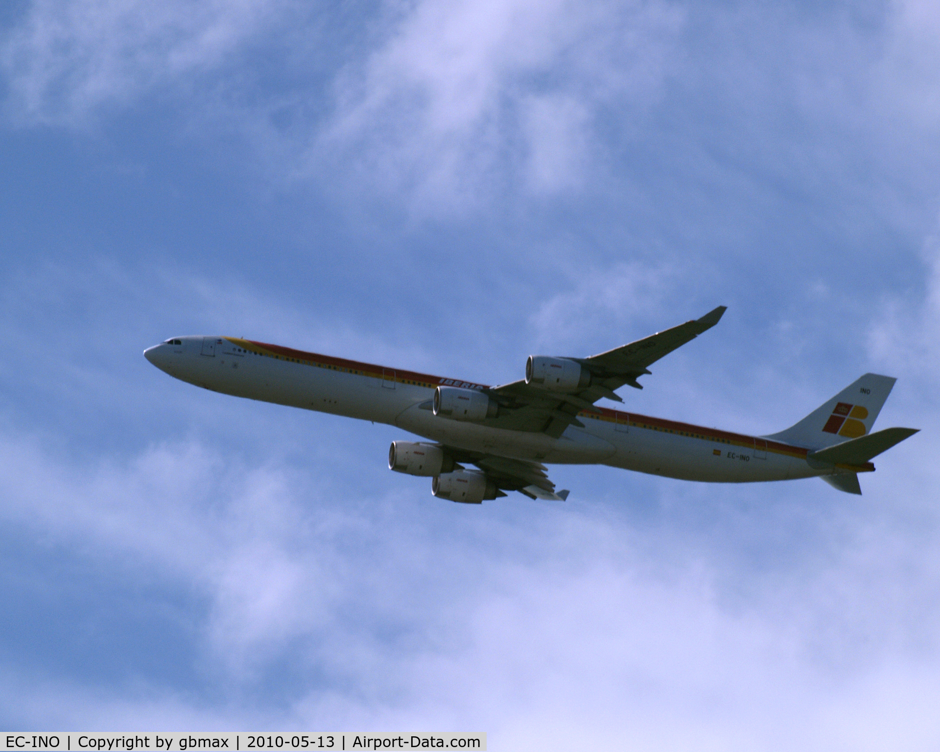 EC-INO, 2003 Airbus A340-642 C/N 431, Flying @ ~3,500 feet high, going to a landing at JFK
