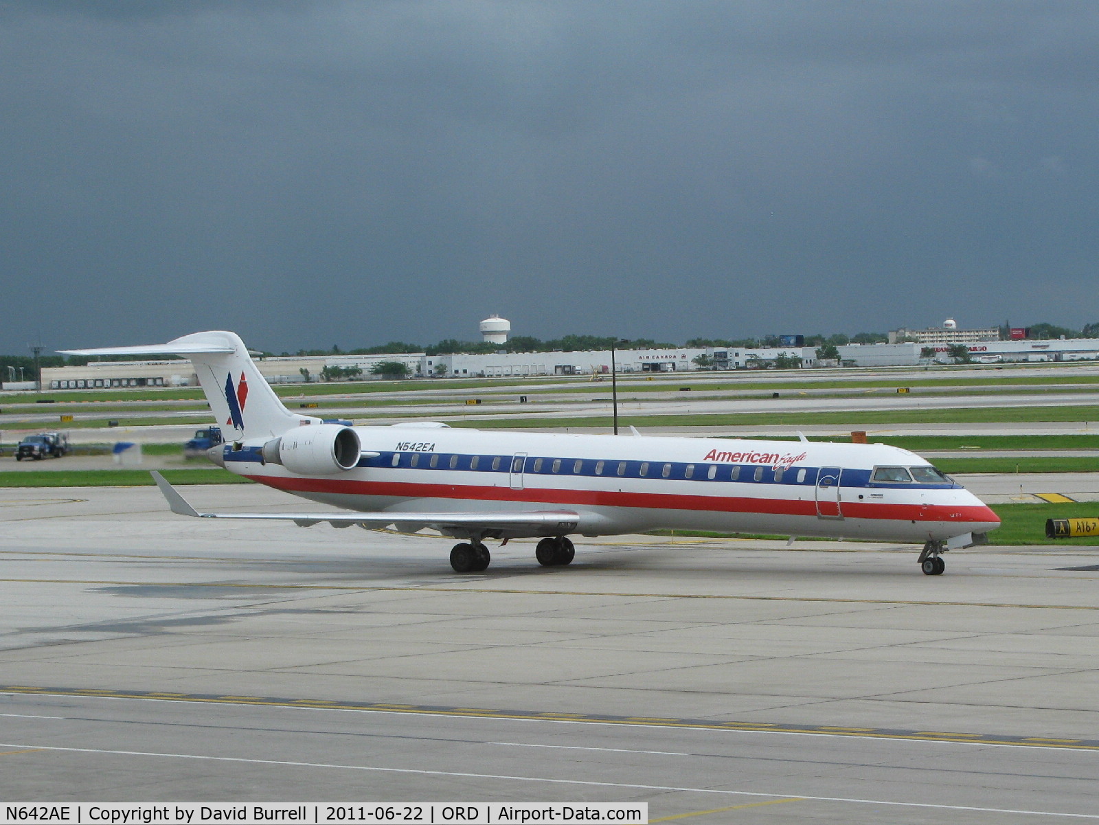 N642AE, 1999 Embraer ERJ-145LR (EMB-145LR) C/N 145193, American Eagle Embraer EMB-145LR taxiing at Chicago O'hare Airport