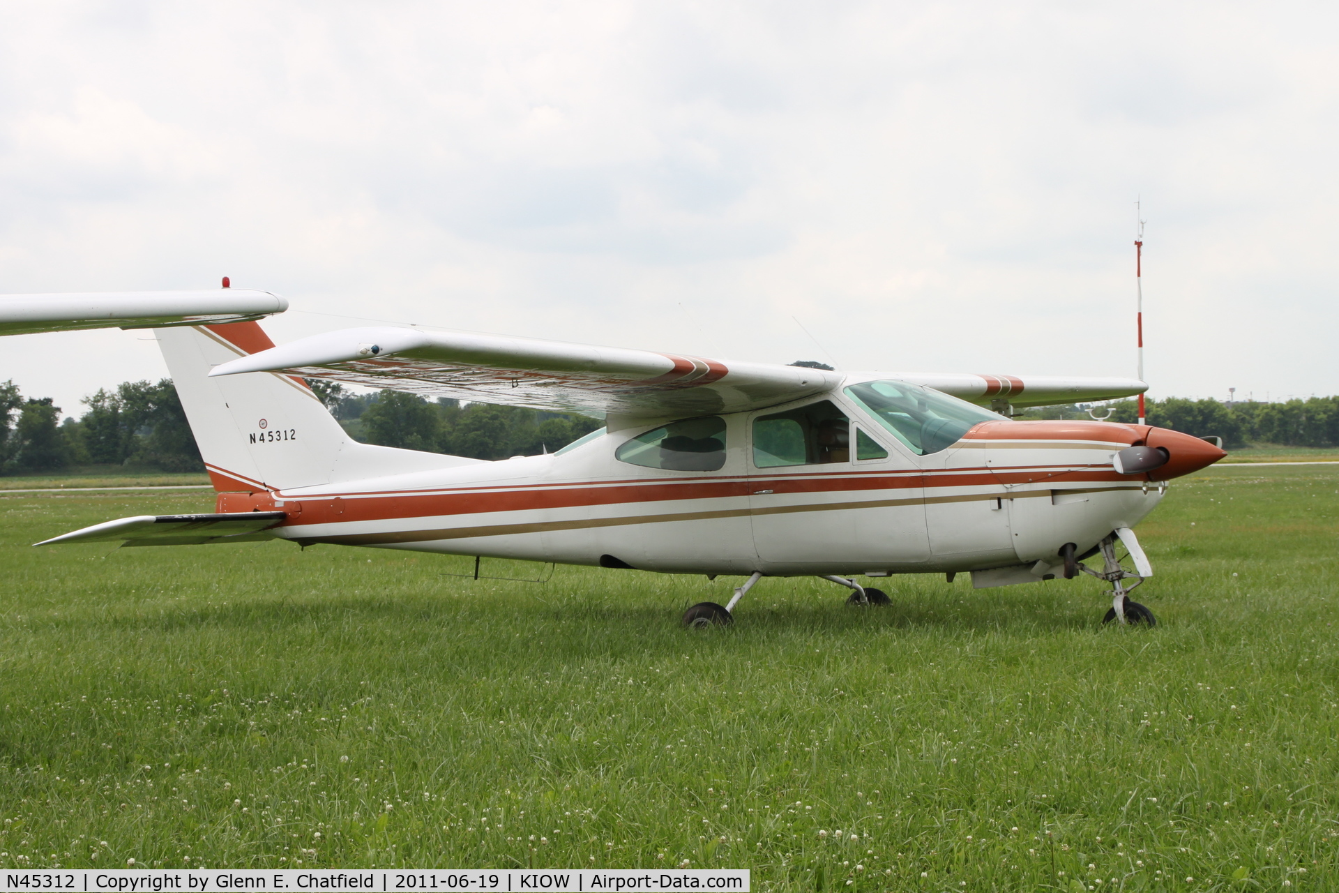 N45312, 1976 Cessna 177RG Cardinal C/N 177RG1102, Parked in the grass - overflow