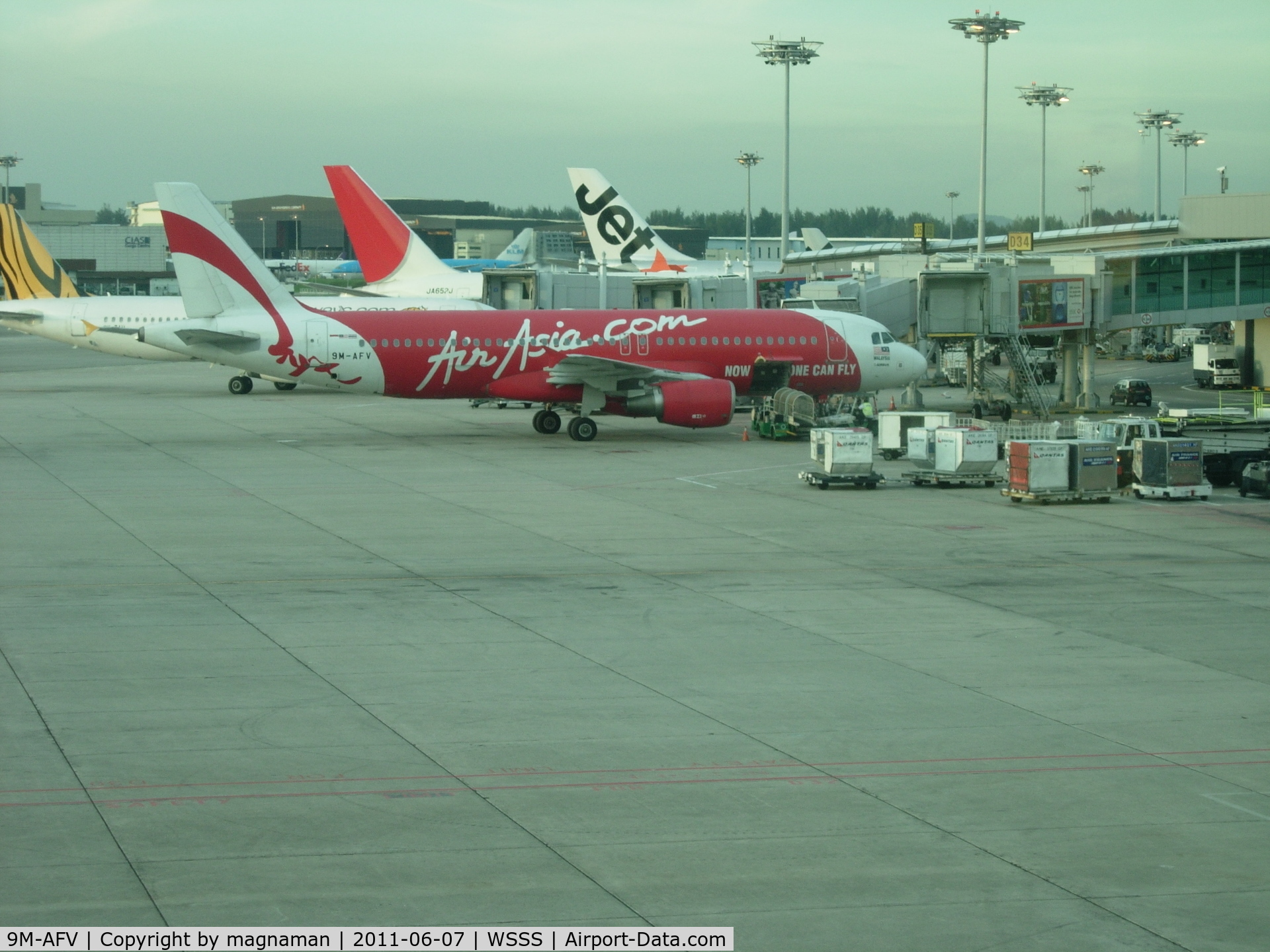 9M-AFV, 2007 Airbus A320-216 C/N 3173, On stand at singapore