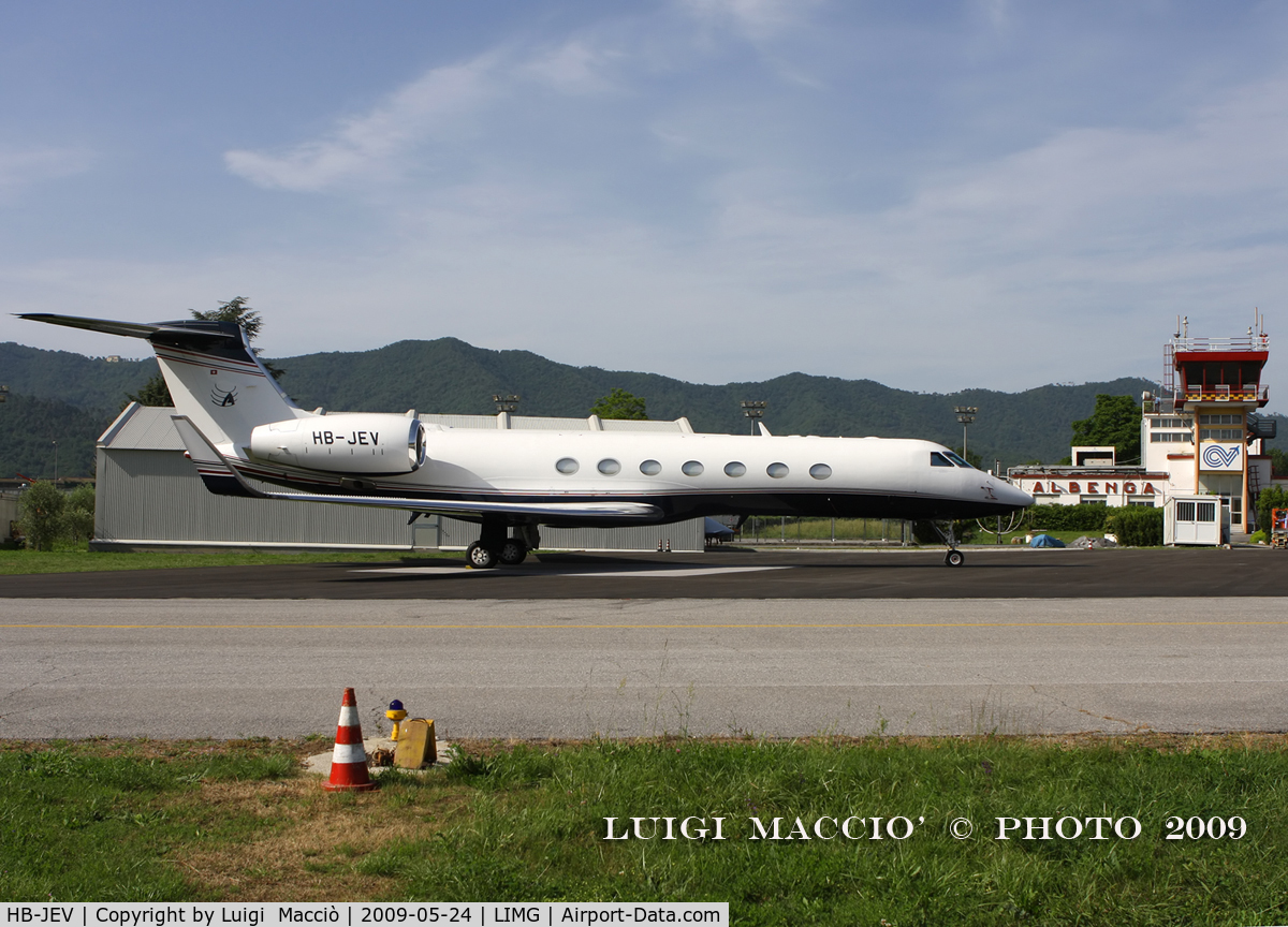 HB-JEV, 2004 Gulfstream Aerospace GV-SP (G550) C/N 5040, LIMG  -  Villanova d'Albenga  -  Italy