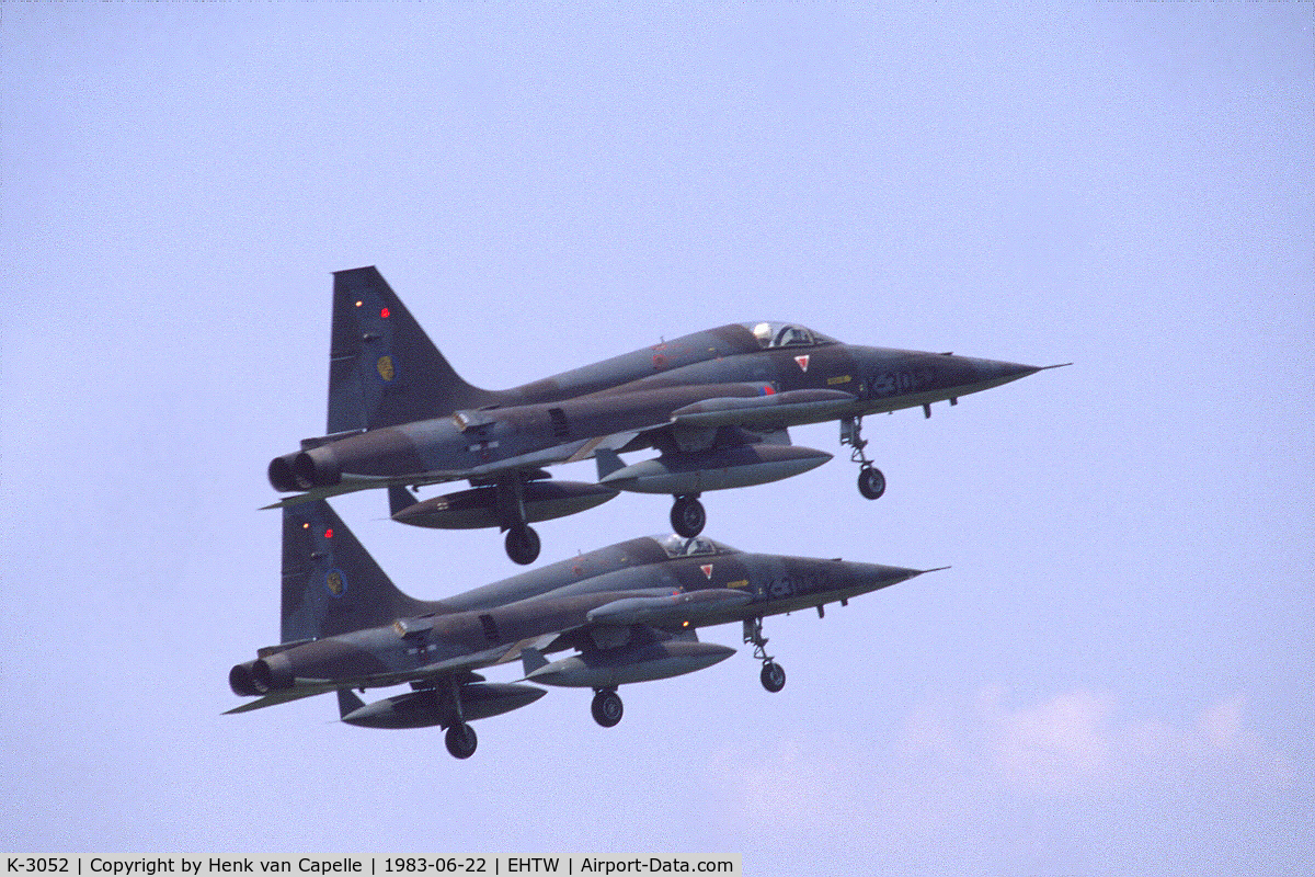 K-3052, 1971 Canadair NF-5A Freedom Fighter C/N 3052, Two NF-5A fighter-bombers of 315 sqn of the Royal Netherlands Air Force landing at Twente air base. K-3052 in front, K-3032 behind.