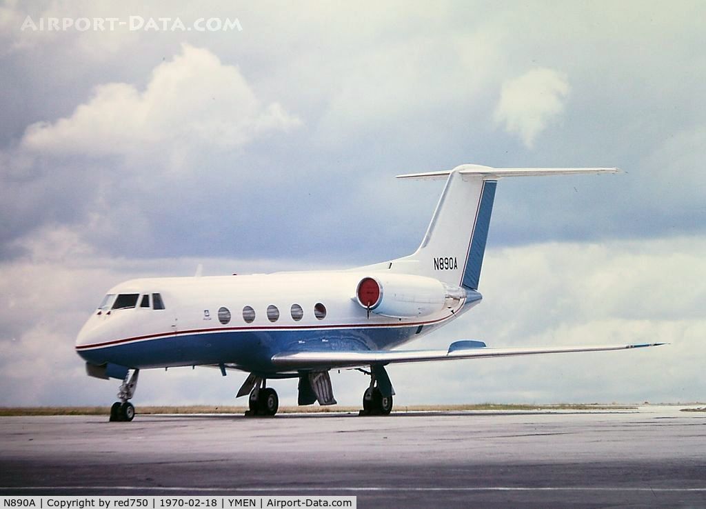 N890A, 1968 Gulfstream Aerospace G-1159B Gulfstream II C/N 16, Visiting Essendon in 1970. Note that this photo was taken before the aircraft was modified to add winglets.