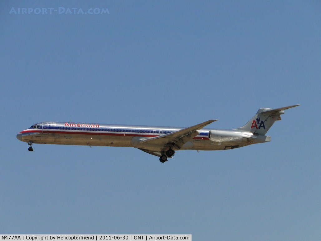 N477AA, 1988 McDonnell Douglas MD-82 (DC-9-82) C/N 49652, On final to runway 26