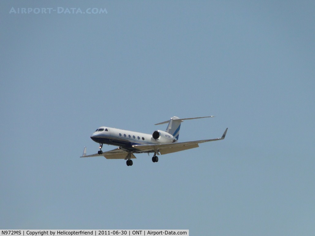 N972MS, 1996 Gulfstream Aerospace G-IV C/N 1285, On final to runway 26L