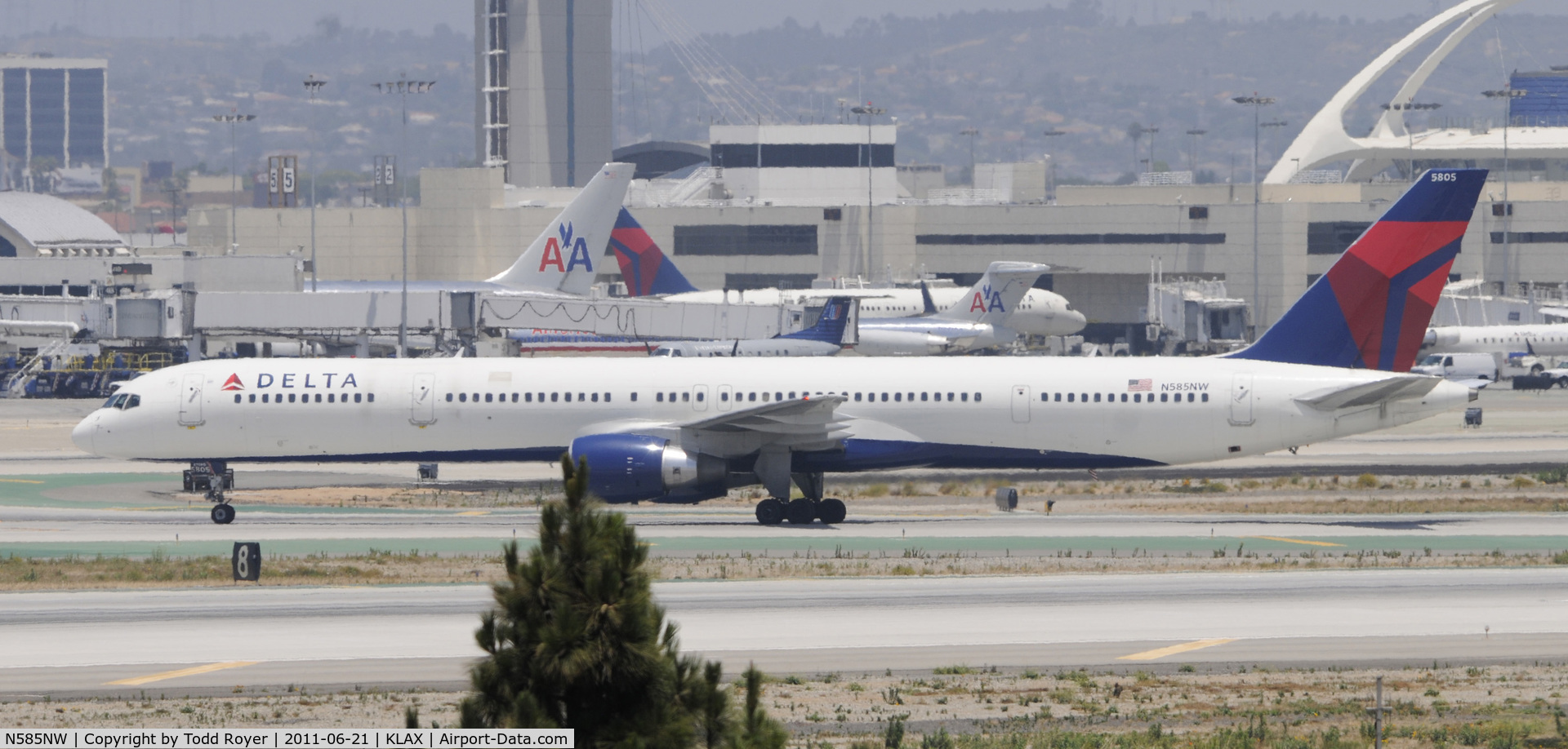 N585NW, 2002 Boeing 757-351 C/N 32985, Arriving at LAX